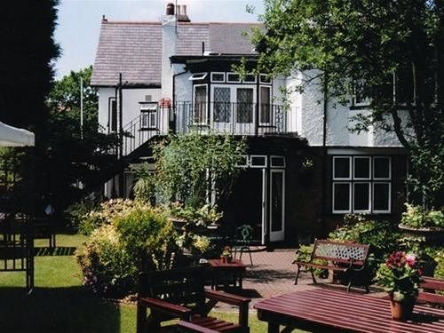 The Tudor Court Hotel ソリフル エクステリア 写真